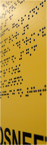 Фрагмент тактильной таблички со шрифтом Брайля